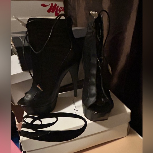 Gwen Stefani L.A.M.B. 'Hoku' Lace-Up
Bootie - Picture 3 of 6